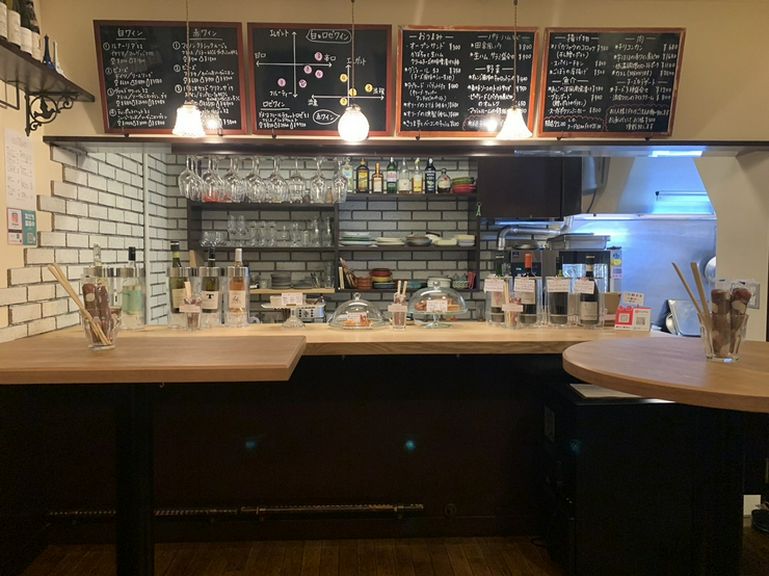 素敵なインテリアに囲まれて、気取らずにカジュアルなデートを