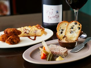 夜のちょい飲みに最適！　ワインが思わず飲みたくなる料理