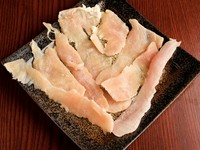 脂の甘さとこりこりの食感、そして鮮度抜群の三つ巴『上ミノ』