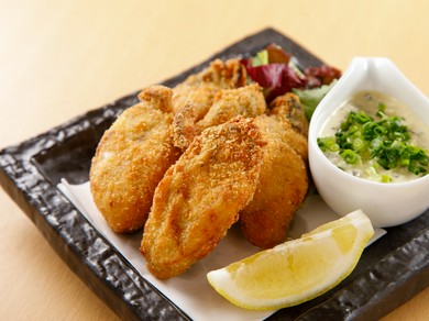 大ぶりでまろやかな味わいの広島県産牡蠣を堪能。日本酒に最適な『カキフライ　～和風タルタルソース～』