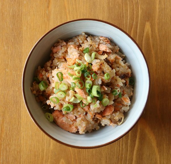 【ご飯トッピング】青森サーモンときのこの炊き込みご飯