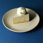 四日市水沢にあるかぶせ茶カフェさんのほうじ茶を使用したレアチーズケーキ。