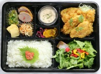 ※写真は梅しらすトッピングです。通常はゆかりです。