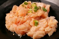 切り方にこだわり、独自の食感と歯切れの良さを追求した「上ミノ<白肉>」