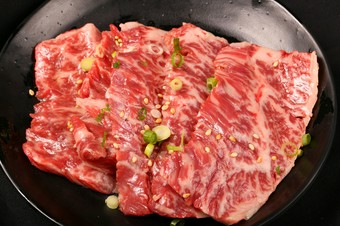 空気に触れない徹底した鮮度管理。とろける柔らかさの「黒毛和牛A3　上サガリ」