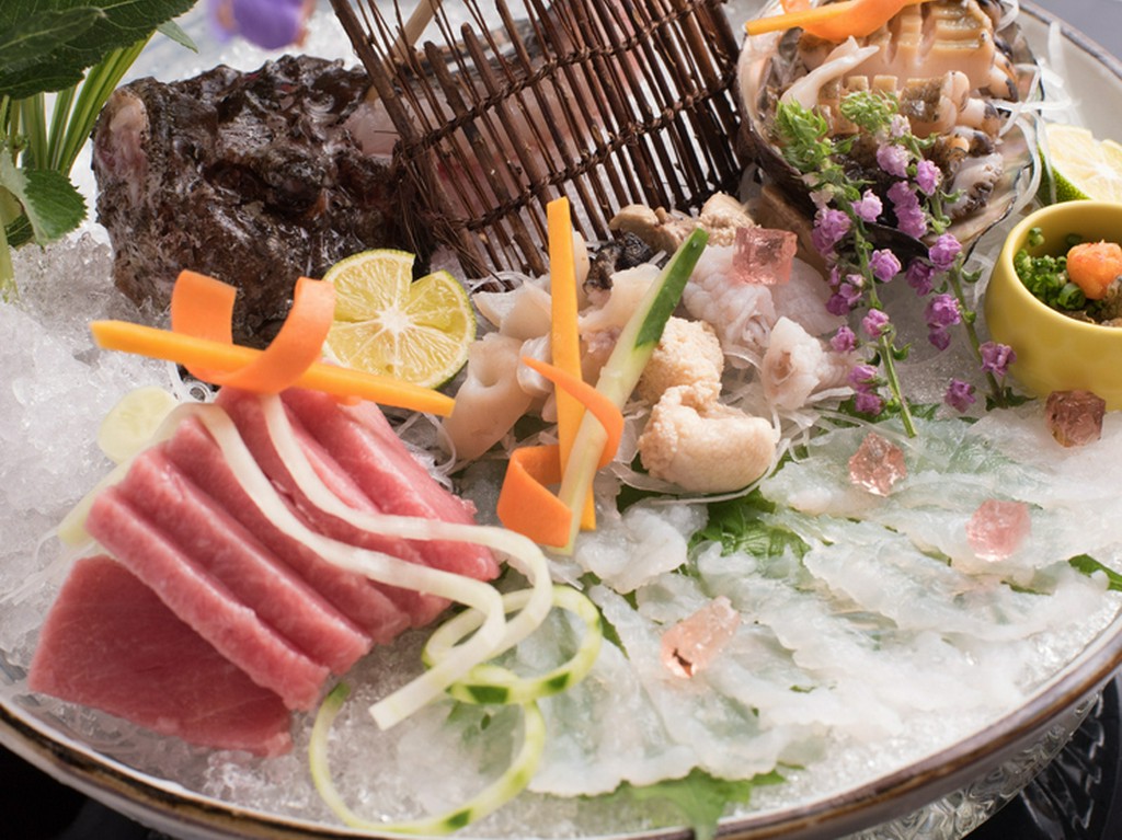 目にも舌にも楽しい、食材たちの共演をご満喫あれ