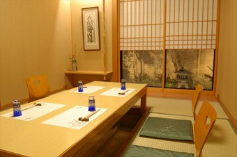 少人数から大人数まで個室をご用意