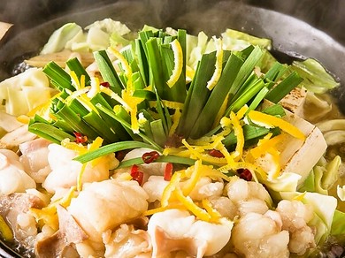 自慢のもつの旨味を引き出す渾身のスープ。福岡初「柚子もつ鍋」