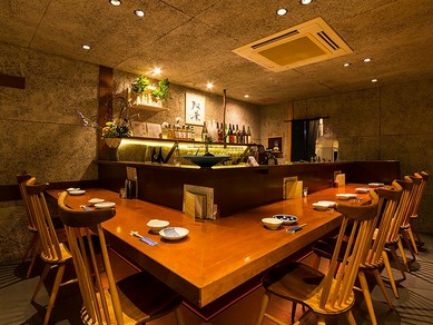 まるでBarのようなもつ鍋専門店。デートや会食におすすめ