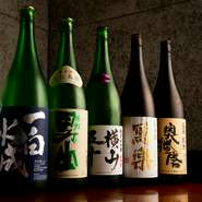 全国各地の日本酒。旬の銘酒1～2種を含め常時30種類完備