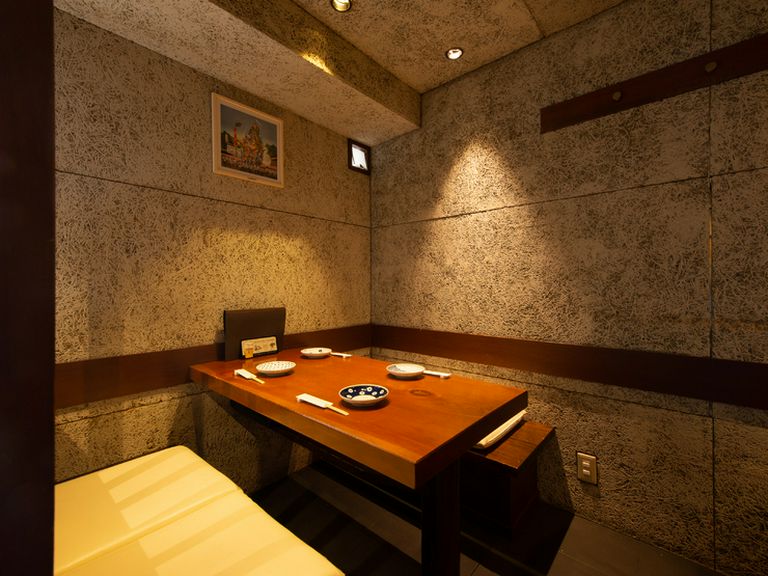 親しい友人同士、時間を忘れて語りたい時に