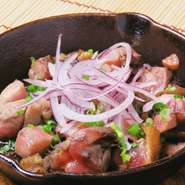 『地鶏のコロコロ焼き』はゆず胡椒でさっぱりと味わう