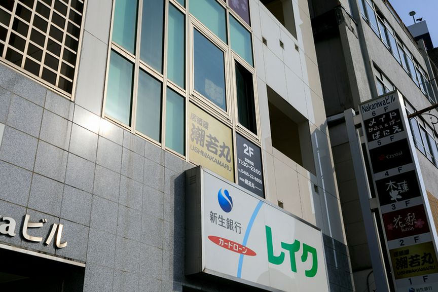 ビルの2階という立地ながらいつも賑やかなお店