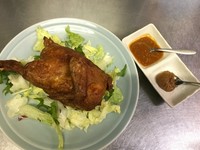 自慢の逸品‼️ ジューシー。。。
酢味噌と胡麻味噌、二種味噌、胡瓜、ねぎとご一緒にお召し上がりください。