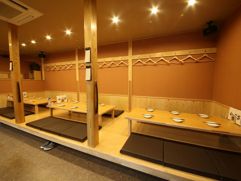 くつろぎの席とお手軽価格なメニューで、盛り上がる会に