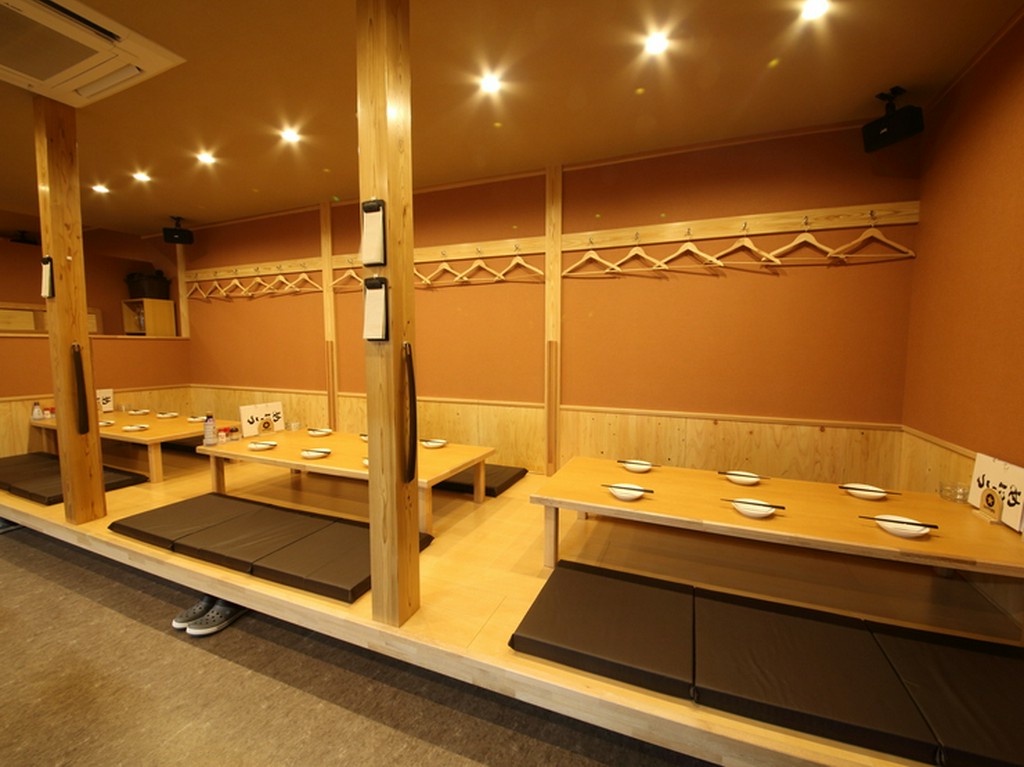 くつろぎの席とお手軽価格なメニューで、盛り上がる会に