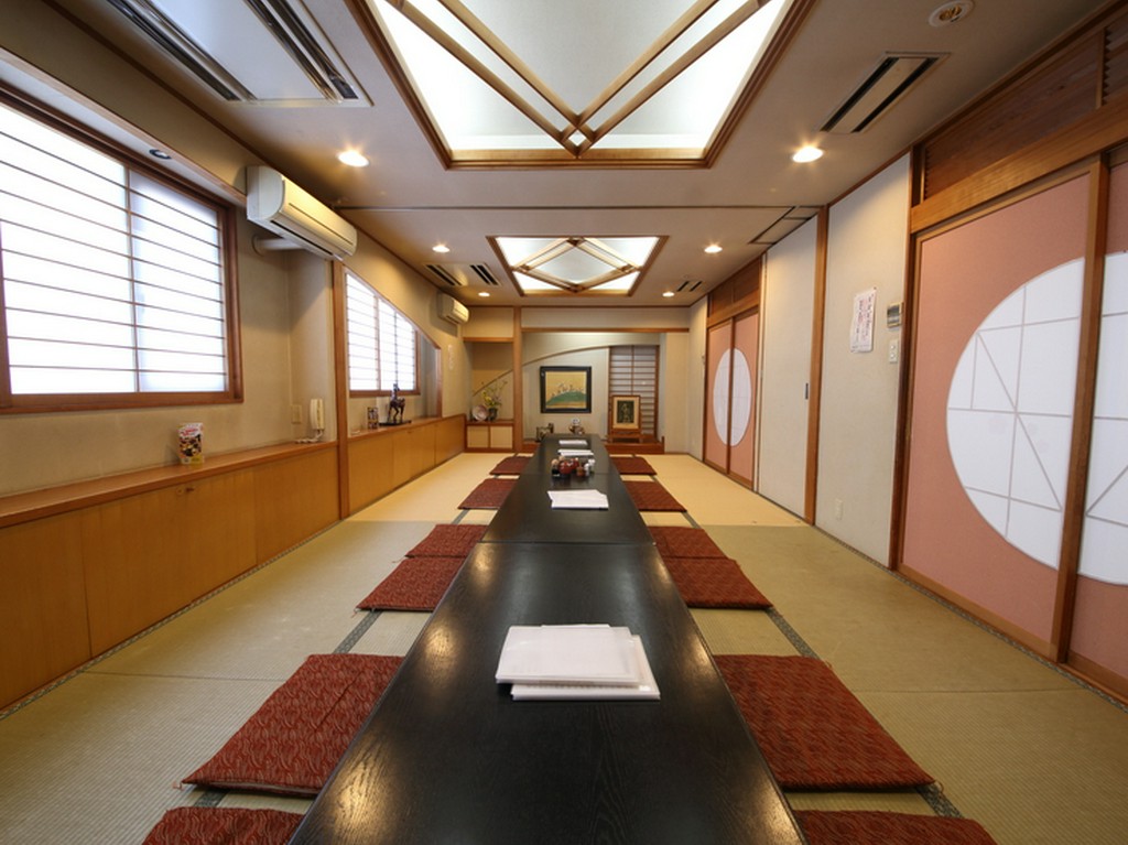 友人や会社仲間との新年会や忘年会、歓送迎会など各種宴会に