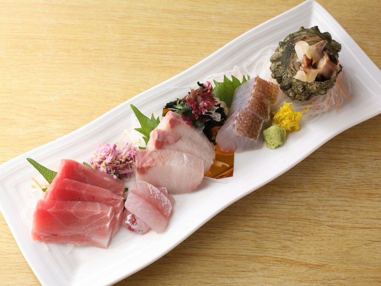 当日に仕入れた新鮮な地魚や、新潟のブランド豚を堪能