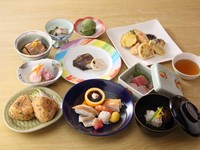 おうざんならではの旬の食材をふんだんに使った本格的な会席料理をご賞味ください。 