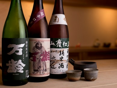 地元・唐津の銘酒『万齢』を中心に、季節の会席に合う酒を吟味