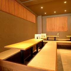 豊富なドリンクや創作料理と楽しむ、小粋な宴会