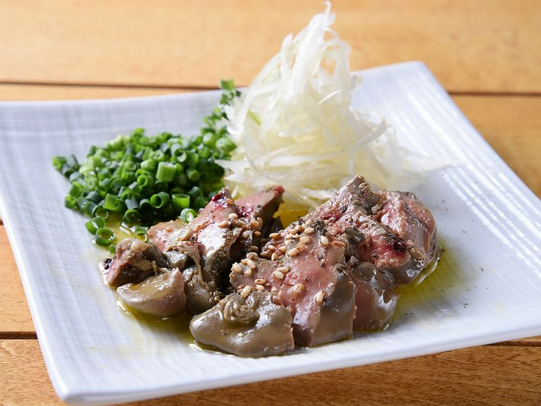 とろとろとした食感で、お酒のアテに最適な『レバーオイル漬け』
