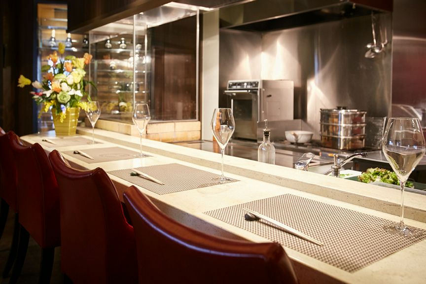 美味しい料理を存分に堪能する、二人の上質なひととき