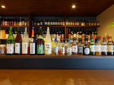 全国各地の有名な日本酒を常時25種類ほど用意				