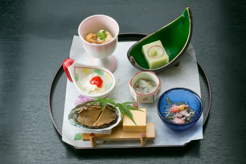 プライベートがしっかり確保されるお座敷で、接待・会食に最適