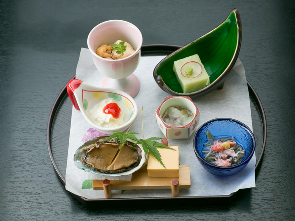 プライベートがしっかり確保されるお座敷で、接待・会食に最適