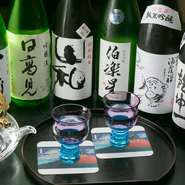 石巻、塩釜、松山など宮城県内の各地のお酒を厳選してラインナップ。『飲み放題』もあるので、宮城の中を美味しい日本酒を探して旅するように、堪能してみませんか。四季折々の美味しい魚介料理との相性も抜群です。