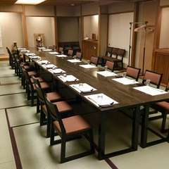 ゆったりと寛げるお座敷は、グルメな大人のリラックス和空間