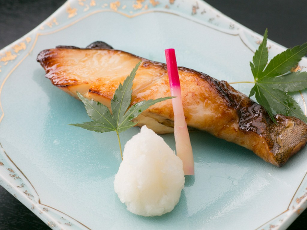 昭和5年創業以来の伝統の味付け。旨味を閉じ込め、ほどよい甘味と磯の味が贅沢に味わえる『銀たら焼』