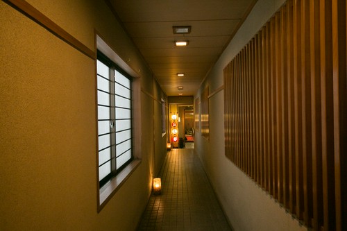 1Fとは雰囲気の異なる、店舗の入り口