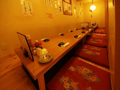 2〜16名様までご利用できる個室の掘り炬燵席