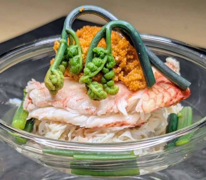 毛蟹と蕨の山海の出合い