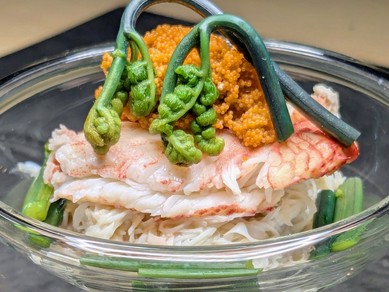 毛蟹と蕨の山海の出合い