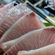 刺身の旨みのウェーブは2度ある。当店ではセカンドウェーブの観点から、香り・食感・旨味を5段階に選別。旨みをシンプルに味わう素材だからこそ、つくり手の手間と食べ手の理解が必要と考えます。