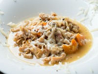 秘伝の味が自慢、北イタリアの郷土料理『牛ハチノスと香味野菜の煮込み“トリッパ”』