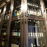 日本酒は星の数ほどあれど、秋田の純米酒という縛りを付けると数は限られてきます。蔵元と向き合い、秋田の素材を追求する。そうして“秋田純米酒”というコンセプトを深く掘り下げました。