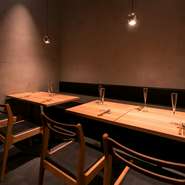 秋田素材をフレンチの技法で仕立て上げた「秋田キュイジーヌ」。－10℃まで設定可能な氷温庫で熟成する約800本のデリケートな生酒。このペアリングに舌鼓しながら、ビジネスの域を超えて会話が弾みます。