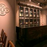 軽く1～2杯飲みながら秋田料理とともに他ではなかなか味わえないレア酒いただく、肩肘張らずおひとりさまの利用も大歓迎です。日本酒好き同士のコミュニティーも広がるかも？