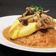 フレンチ一筋38年、末長シェフの半熟とろとろオムライス。