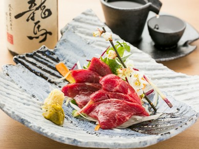 人気銘柄からレアなものまで厳選の味が約50種！ 隠れ日本酒も