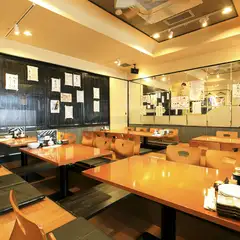 気の置けない仲間同士、ゆったり寛げる座敷席で飲み会を