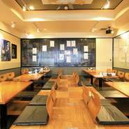 旬のネタを味わえる気軽なコースから特上寿司を堪能できる豪華なコースまで、バリエーション豊かに揃っています。飲み放題で地酒や銘酒を存分に楽しんではいかがでしょう。
