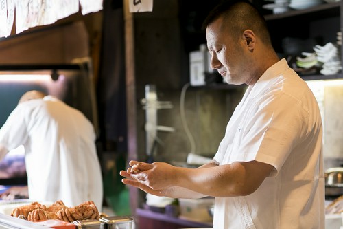 熟練の寿司職人の技が光る絶品寿司
