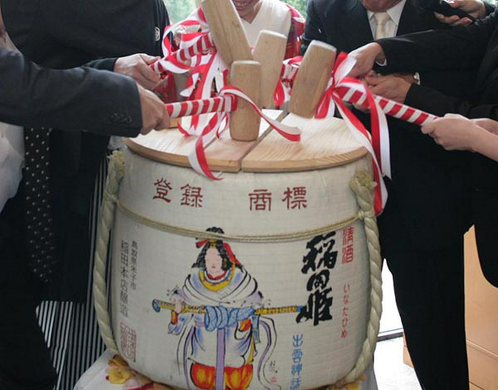 マイク・プロジェクター無料!!さらに本格的な鏡開きが可能です!!