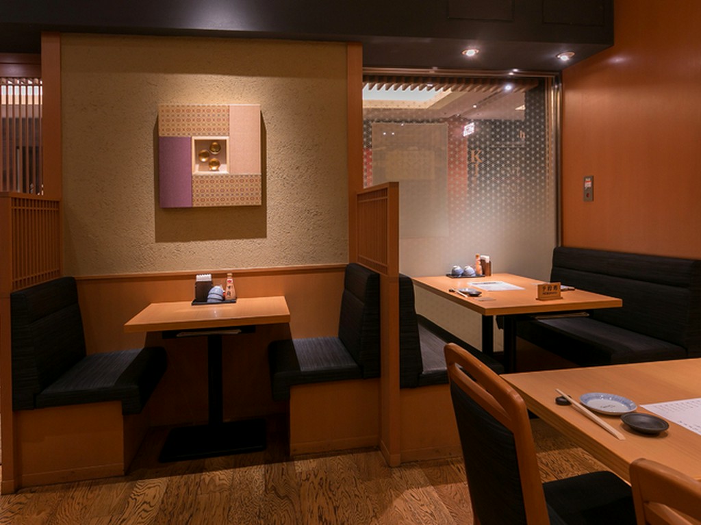 しっとりとした雰囲気で和食を