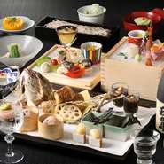 完全個室で落ち着いた雰囲気の店内は、東京駅より徒歩5分の立地もあり顔合せの場所としても人気です。はなれの内で「離れない」の意を込めて、夫婦和合を祈念し縁結びの祝杯をあげられてはいかがでしょうか。